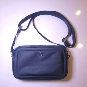 Lululemon Black Crossbody Camera Bag 2L